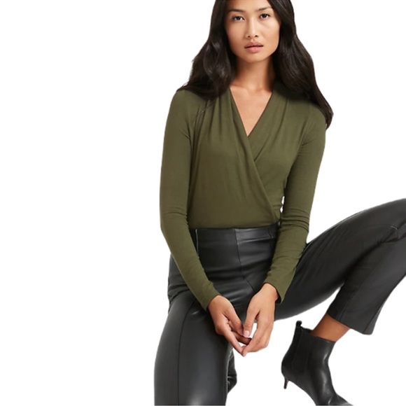 Banana Republic Threadsoft surplice long sleeve shirt - Picture 2 of 2